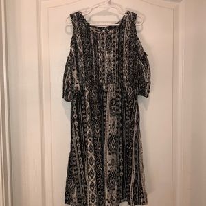 Like new open shoulder black and white dress.